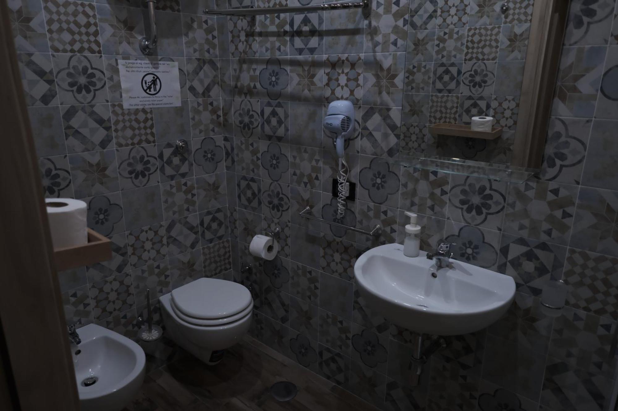 Royalty Rooms & Spa Napoli Eksteriør bilde