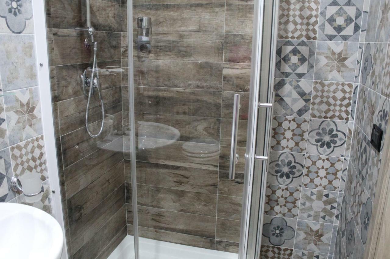 Royalty Rooms & Spa Napoli Eksteriør bilde